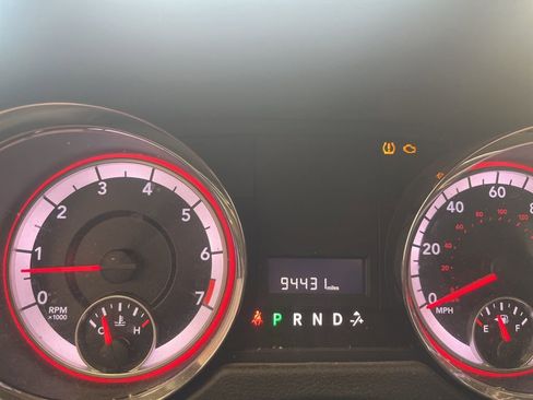 Used 2018 Dodge Grand Caravan SE image 3