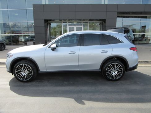 Used 2023 Mercedes-Benz GLC 300 4MATIC image 3