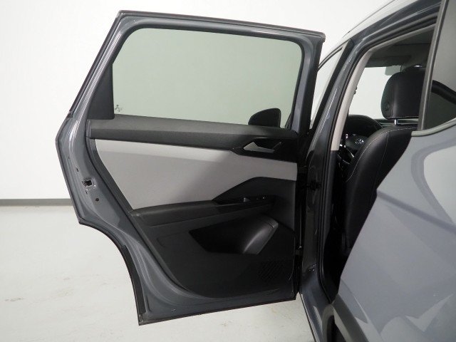 Used 2023 Volkswagen Taos SE w/ Sunroof Package w/ Panoramic Sunroof Package FWD image 45