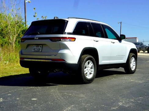 New 2025 Jeep Grand Cherokee Laredo w/ Luxury Tech Group I image 6
