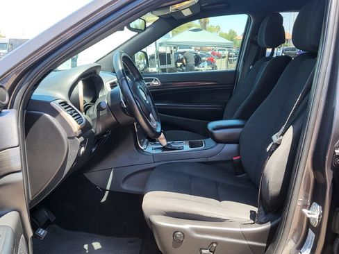 Used 2017 Jeep Grand Cherokee Laredo w/ Quick Order Package 23E AWD/4WD image 26