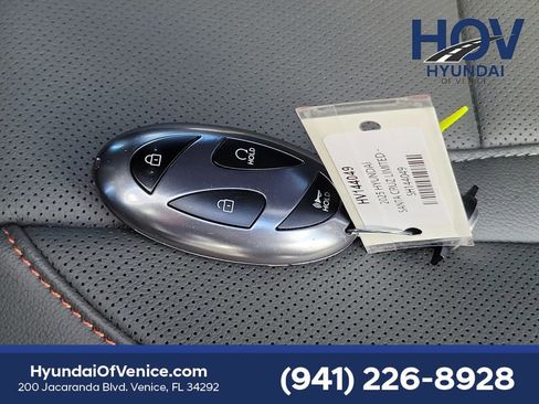 Certified 2025 Hyundai Santa Cruz Limited AWD/4WD image 33