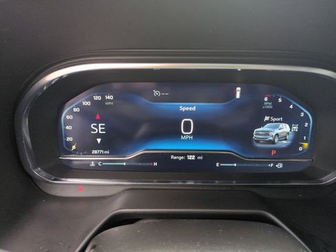 Used 2024 Chevrolet Suburban Z71 w/ Luxury Package image 12