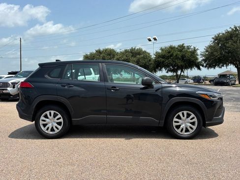 Certified 2022 Toyota Corolla Cross L FWD image 4