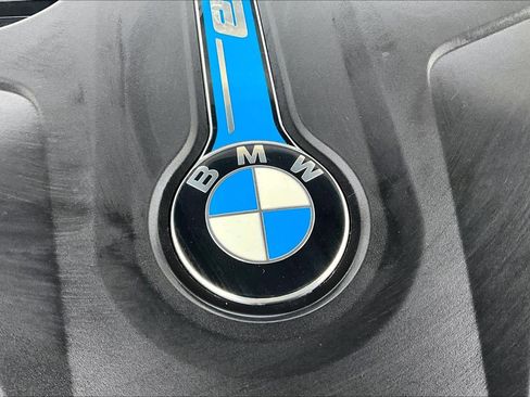 Used 2019 BMW 530e w/ M Sport Package image 32