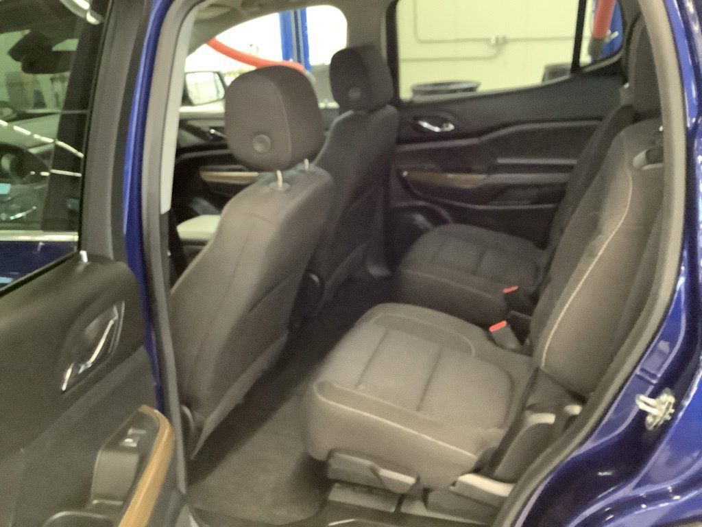 Used 2023 GMC Acadia SLE w/ Driver Convenience Package FWD image 15