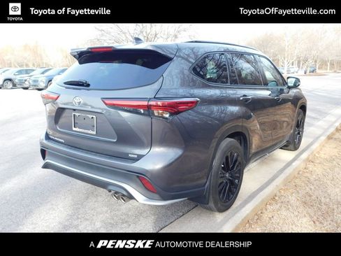 Used 2023 Toyota Highlander XSE image 4