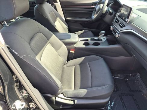 Used 2025 Nissan Altima 2.5 SV FWD image 27