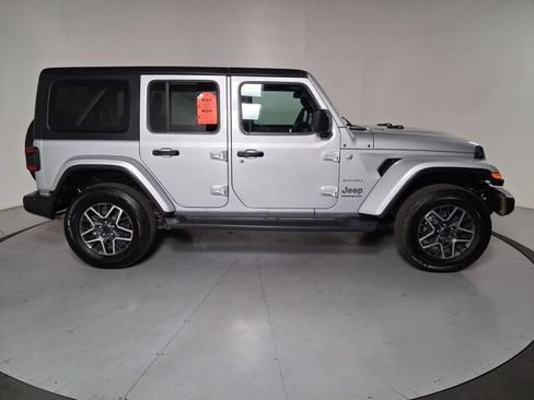 Used 2024 Jeep Wrangler Unlimited Sahara AWD/4WD image 3