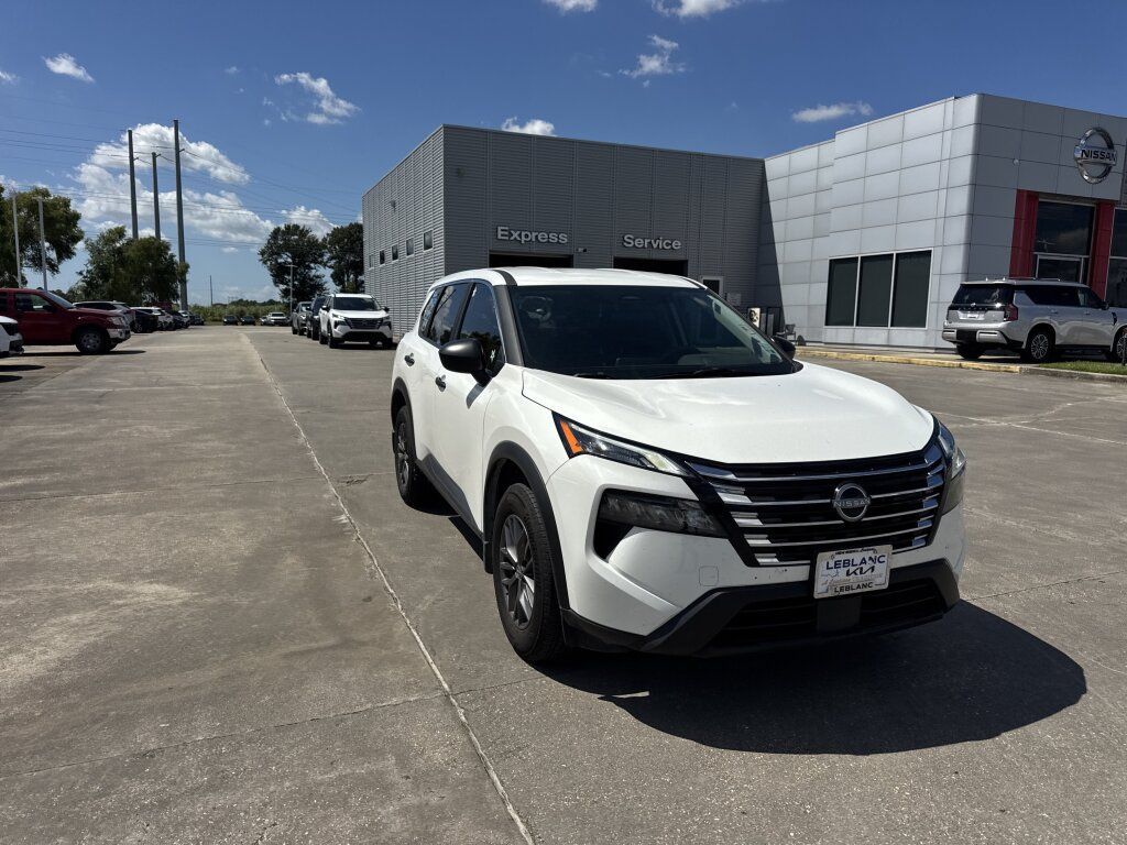 Used 2025 Nissan Rogue S FWD image 5