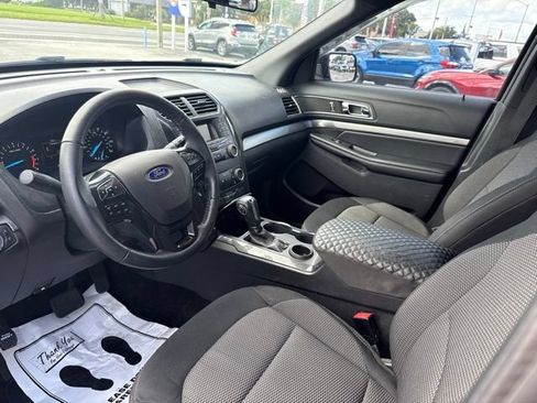 Used 2018 Ford Explorer XLT FWD image 8