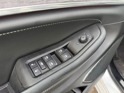 New 2025 Jeep Grand Cherokee Overland AWD/4WD image 11