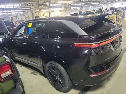 Used 2024 Jeep Wagoneer Launch Edition image 5