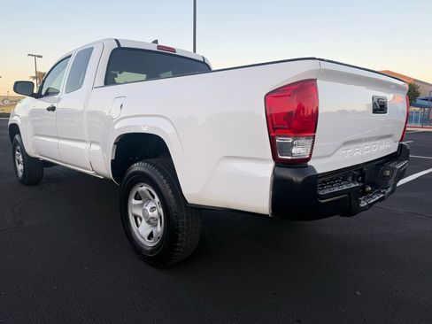 Used 2016 Toyota Tacoma SR5 image 5