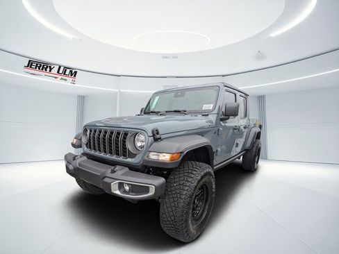 New 2025 Jeep Gladiator Sport image 5
