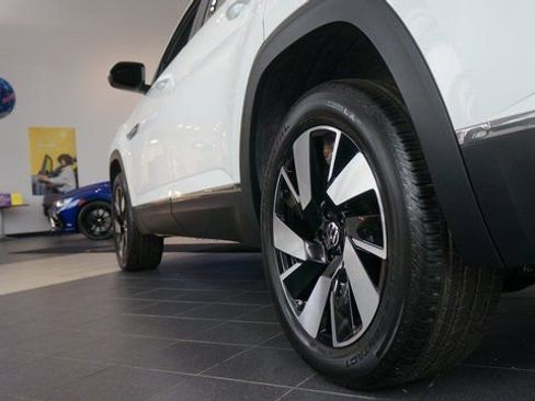 New 2024 Volkswagen Atlas Cross Sport SEL image 4