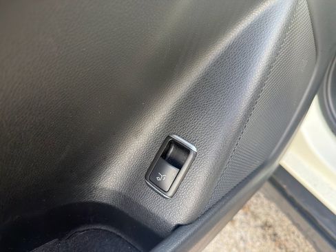 Certified 2016 Mercedes-Benz GLA 250 4MATIC image 15