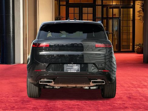 Used 2025 Land Rover Range Rover Sport Dynamic SE image 11