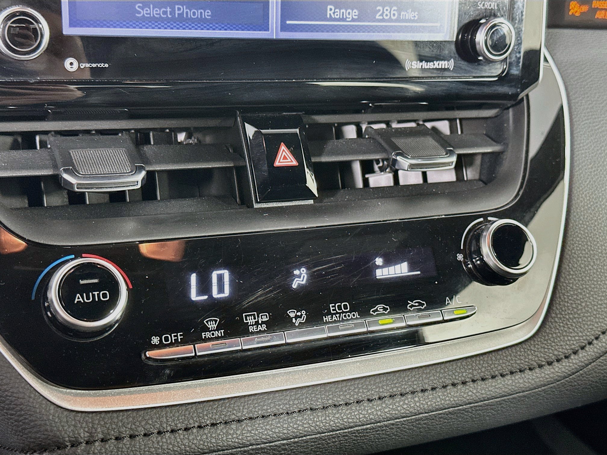 Used 2021 Toyota Corolla SE FWD image 23