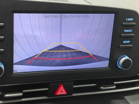 Used 2021 Hyundai Elantra SE FWD image 7