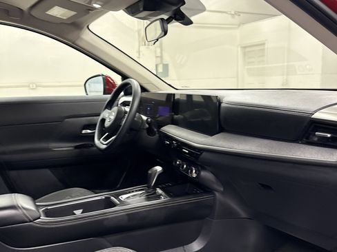 Used 2025 Nissan Kicks SV image 21