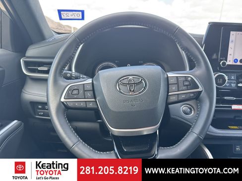 Used 2025 Toyota Highlander XSE AWD/4WD image 12