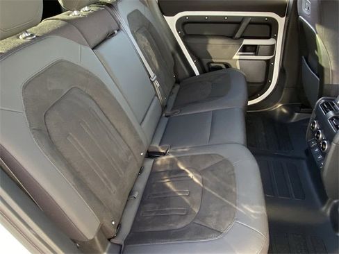 Used 2021 Land Rover Defender 110 SE image 22