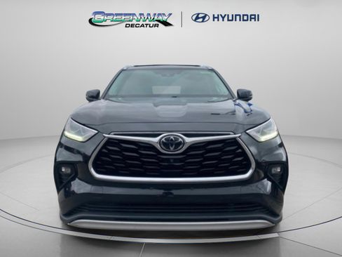 Used 2021 Toyota Highlander Platinum image 2