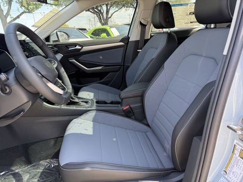 New 2026 Volkswagen Jetta SE FWD image 21