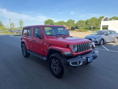 Used 2024 Jeep Wrangler Unlimited Sahara AWD/4WD image 4