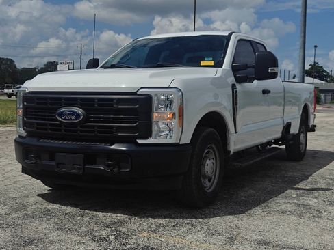 Used 2023 Ford F250 XL w/ F-250 >10K GVWR Package RWD image 2