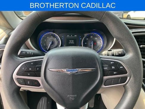 Used 2018 Chrysler Pacifica L FWD image 15