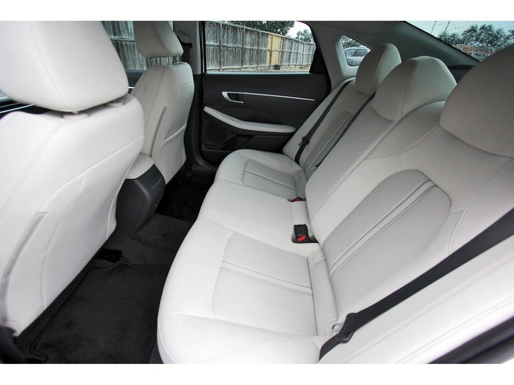 Used 2025 Hyundai Sonata SE FWD image 14