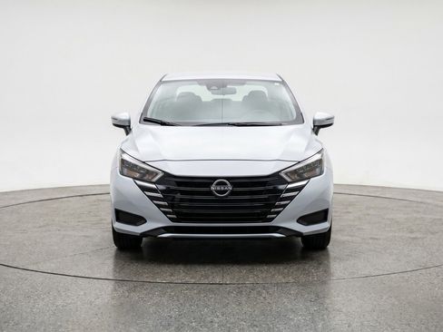 Used 2025 Nissan Versa SV image 2