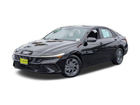 Used 2024 Hyundai Elantra SEL FWD image 1