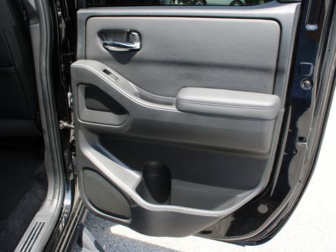 Used 2022 Nissan Frontier PRO-4X w/ Pro-4X Premium Package AWD/4WD image 14