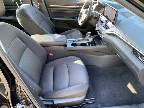 Used 2023 Nissan Altima 2.5 SV w/ SV Premium Package AWD/4WD image 19