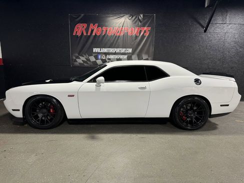 Used 2012 Dodge Challenger SRT8 image 2