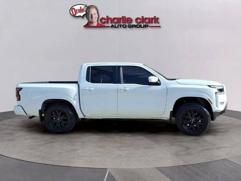 Certified 2024 Nissan Frontier SL RWD image 8