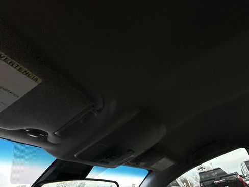 Used 2020 Toyota Camry SE image 25