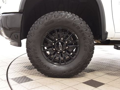 Used 2024 Chevrolet Silverado 2500 ZR2 w/ Technology Package AWD/4WD image 32