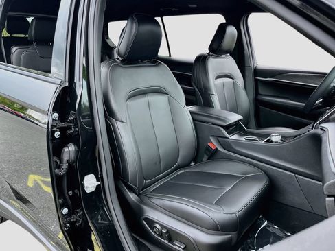 Certified 2025 Jeep Grand Cherokee L Limited w/ Black Appearance Package RWD image 29