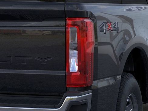 New 2026 Ford F250 XL w/ XL Chrome Package image 21