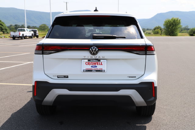 Used 2026 Volkswagen Tiguan SE AWD/4WD image 3