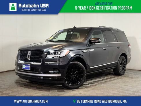 Used 2023 Lincoln Navigator Reserve image 1