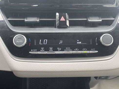 Used 2025 Toyota Corolla LE FWD image 29