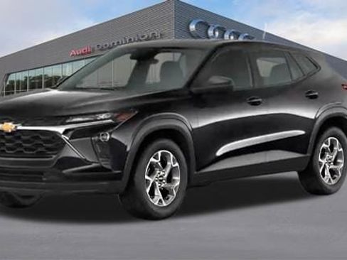 Used 2025 Chevrolet Trax LS w/ LS Convenience Package image 1