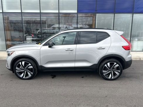Certified 2025 Volvo XC40 B5 Plus AWD/4WD image 2