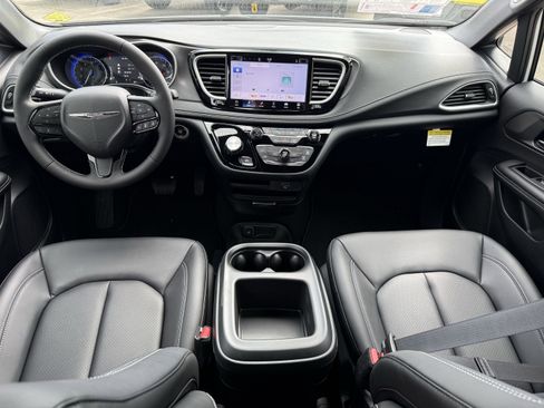 New 2026 Chrysler Pacifica Select w/ S Appearance Package FWD image 10
