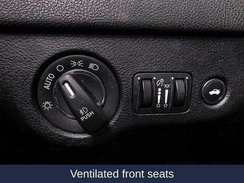 Used 2018 Chrysler 300 Limited image 32